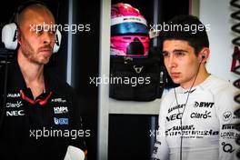 Esteban Ocon (FRA) Sahara Force India F1 Team with Dan Williams (GBR) Sahara Force India F1 Personal Trainer. 14.04.2017. Formula 1 World Championship, Rd 3, Bahrain Grand Prix, Sakhir, Bahrain, Practice Day