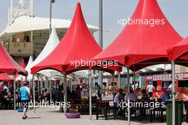 Fans' area. 14.04.2017. Formula 1 World Championship, Rd 3, Bahrain Grand Prix, Sakhir, Bahrain, Practice Day