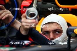Max Verstappen (NLD) Red Bull Racing RB13. 14.04.2017. Formula 1 World Championship, Rd 3, Bahrain Grand Prix, Sakhir, Bahrain, Practice Day