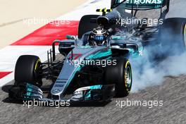 Valtteri Bottas (FIN) Mercedes AMG F1 W08 locks up under braking. 14.04.2017. Formula 1 World Championship, Rd 3, Bahrain Grand Prix, Sakhir, Bahrain, Practice Day