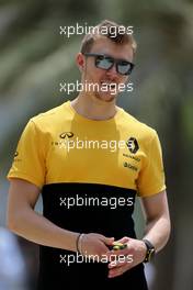 Sergey Sirotkin (RUS) Renault Sport F1 Team   14.04.2017. Formula 1 World Championship, Rd 3, Bahrain Grand Prix, Sakhir, Bahrain, Practice Day