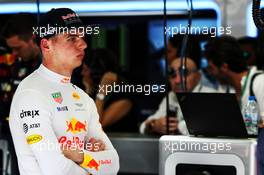 Max Verstappen (NLD) Red Bull Racing. 14.04.2017. Formula 1 World Championship, Rd 3, Bahrain Grand Prix, Sakhir, Bahrain, Practice Day