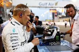 Valtteri Bottas (FIN) Mercedes AMG F1 on the grid. 16.04.2017. Formula 1 World Championship, Rd 3, Bahrain Grand Prix, Sakhir, Bahrain, Race Day.