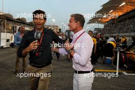 (L to R): Mark Webber (AUS) Channel 4 Presenter with David Coulthard (GBR) Red Bull Racing and Scuderia Toro Advisor / Channel 4 F1 Commentator on the grid. 16.04.2017. Formula 1 World Championship, Rd 3, Bahrain Grand Prix, Sakhir, Bahrain, Race Day.