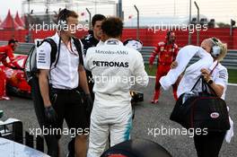 Lewis Hamilton (GBR) Mercedes AMG F1 W08 on the grid. 16.04.2017. Formula 1 World Championship, Rd 3, Bahrain Grand Prix, Sakhir, Bahrain, Race Day.