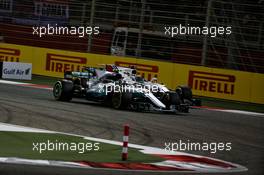 Valtteri Bottas (FIN) Mercedes AMG F1 W08 and Felipe Massa (BRA) Williams FW40 battle for position. 16.04.2017. Formula 1 World Championship, Rd 3, Bahrain Grand Prix, Sakhir, Bahrain, Race Day.