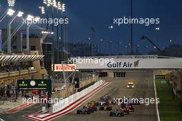 Valtteri Bottas (FIN) Mercedes AMG F1 W08 leads at the start of the race. 16.04.2017. Formula 1 World Championship, Rd 3, Bahrain Grand Prix, Sakhir, Bahrain, Race Day.