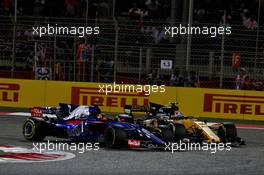 Daniil Kvyat (RUS) Scuderia Toro Rosso STR12 and Jolyon Palmer (GBR) Renault Sport F1 Team RS17 battle for position. 16.04.2017. Formula 1 World Championship, Rd 3, Bahrain Grand Prix, Sakhir, Bahrain, Race Day.