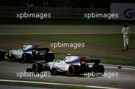Felipe Massa (BRA) Williams FW40 passes Lance Stroll (CDN) Williams FW40, who crashed out of the race. 16.04.2017. Formula 1 World Championship, Rd 3, Bahrain Grand Prix, Sakhir, Bahrain, Race Day.