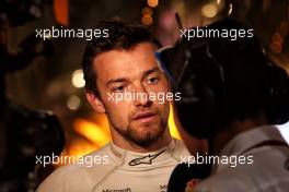 Jolyon Palmer (GBR) Renault Sport F1 Team with Will Buxton (GBR) NBC Sports Network TV Presenter. 15.04.2017. Formula 1 World Championship, Rd 3, Bahrain Grand Prix, Sakhir, Bahrain, Qualifying Day.