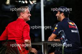 (L to R): David Coulthard (GBR) Red Bull Racing and Scuderia Toro Advisor / Channel 4 F1 Commentator with Daniel Ricciardo (AUS) Red Bull Racing. 13.04.2017. Formula 1 World Championship, Rd 3, Bahrain Grand Prix, Sakhir, Bahrain, Preparation Day.