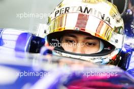 Sean Gelael (IDN) Scuderia Toro Rosso STR12 Test Driver. 18.04.2017. Formula 1 Testing. Sakhir, Bahrain. Tuesday.