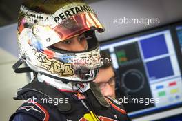 Sean Gelael (IDN) Scuderia Toro Rosso Test Driver. 18.04.2017. Formula 1 Testing. Sakhir, Bahrain. Tuesday.