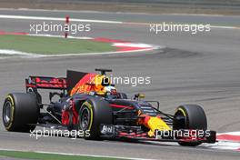 Daniel Ricciardo (AUS) Red Bull Racing  18.04.2017. Formula 1 Testing. Sakhir, Bahrain. Tuesday.