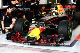 Daniel Ricciardo (AUS) Red Bull Racing RB13. 18.04.2017. Formula 1 Testing. Sakhir, Bahrain. Tuesday.