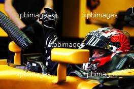 Nico Hulkenberg (GER) Renault Sport F1 Team RS17. 18.04.2017. Formula 1 Testing. Sakhir, Bahrain. Tuesday.