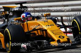 Sergey Sirotkin (RUS) Renault Sport F1 Team RS17 Third Driver. 19.04.2017. Formula 1 Testing. Sakhir, Bahrain. Wednesday.