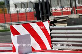Sensor at the pit lane entry. 19.04.2017. Formula 1 Testing. Sakhir, Bahrain. Wednesday.