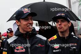(L to R): Daniil Kvyat (RUS) Scuderia Toro Rosso with Max Verstappen (NLD) Red Bull Racing on the drivers parade. 09.04.2017. Formula 1 World Championship, Rd 2, Chinese Grand Prix, Shanghai, China, Race Day.