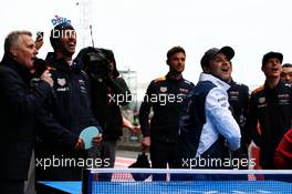 (L to R): Daniel Ricciardo (AUS) Red Bull Racing and Felipe Massa (BRA) Williams play table tennis in the pits. 09.04.2017. Formula 1 World Championship, Rd 2, Chinese Grand Prix, Shanghai, China, Race Day.