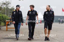 (L to R): Max Verstappen (NLD) Red Bull Racing with Michael Manning (IRE) Red Bull Racing Trackside Control Engineer and Gianpiero Lambiase (ITA) Red Bull Racing Engineer. 06.04.2017. Formula 1 World Championship, Rd 2, Chinese Grand Prix, Shanghai, China, Preparation Day.