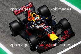Daniel Ricciardo (AUS) Red Bull Racing RB13. 12.05.2017. Formula 1 World Championship, Rd 5, Spanish Grand Prix, Barcelona, Spain, Practice Day.