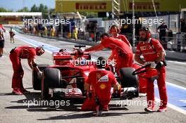 Sebastian Vettel (GER) Ferrari SF70H stopped in the first practice session. 12.05.2017. Formula 1 World Championship, Rd 5, Spanish Grand Prix, Barcelona, Spain, Practice Day.