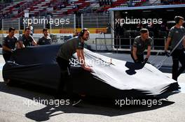 The McLaren MCL32 of Fernando Alonso (ESP) McLaren is recovered back to the pits in the first practice session. 12.05.2017. Formula 1 World Championship, Rd 5, Spanish Grand Prix, Barcelona, Spain, Practice Day.
