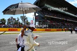 Lewis Hamilton (GBR) Mercedes AMG F1 on the grid. 14.05.2017. Formula 1 World Championship, Rd 5, Spanish Grand Prix, Barcelona, Spain, Race Day.