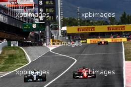 Valtteri Bottas (FIN) Mercedes AMG F1 W08 and Sebastian Vettel (GER) Ferrari SF70H battle for position. 14.05.2017. Formula 1 World Championship, Rd 5, Spanish Grand Prix, Barcelona, Spain, Race Day.