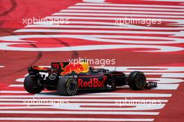 Max Verstappen (NLD) Red Bull Racing RB13 off the circuit at the start of the race. 14.05.2017. Formula 1 World Championship, Rd 5, Spanish Grand Prix, Barcelona, Spain, Race Day.