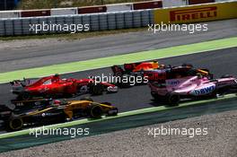 Max Verstappen (NLD) Red Bull Racing RB13 and Kimi Raikkonen (FIN) Ferrari SF70H return to the circuit after running wide at the start of the race. 14.05.2017. Formula 1 World Championship, Rd 5, Spanish Grand Prix, Barcelona, Spain, Race Day.