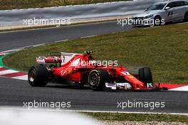 Kimi Raikkonen (FIN) Ferrari SF70H with a broken front suspension. 14.05.2017. Formula 1 World Championship, Rd 5, Spanish Grand Prix, Barcelona, Spain, Race Day.
