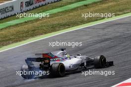 Felipe Massa (BRA) Williams FW40 with a puncture at the start of the race. 14.05.2017. Formula 1 World Championship, Rd 5, Spanish Grand Prix, Barcelona, Spain, Race Day.