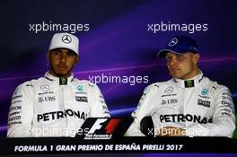 (L to R): Lewis Hamilton (GBR) Mercedes AMG F1 with team mate Valtteri Bottas (FIN) Mercedes AMG F1 in the FIA Press Conference. 13.05.2017. Formula 1 World Championship, Rd 5, Spanish Grand Prix, Barcelona, Spain, Qualifying Day.