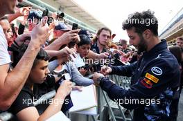 Daniel Ricciardo (AUS) Red Bull Racing signs autographs for the fans. 11.05.2017. Formula 1 World Championship, Rd 5, Spanish Grand Prix, Barcelona, Spain, Preparation Day.