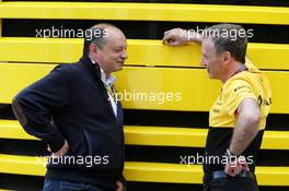 (L to R): Frederic Vasseur (FRA) with Bob Bell (GBR) Renault Sport F1 Team Chief Technical Officer. 11.05.2017. Formula 1 World Championship, Rd 5, Spanish Grand Prix, Barcelona, Spain, Preparation Day.