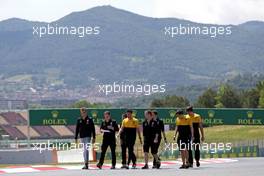 Jolyon Palmer (GBR) Renault Sport F1 Team  and Sergey Sirotkin (RUS) Renault Sport F1 Team   11.05.2017. Formula 1 World Championship, Rd 5, Spanish Grand Prix, Barcelona, Spain, Preparation Day.