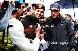Stoffel Vandoorne (BEL) McLaren with fans. 11.05.2017. Formula 1 World Championship, Rd 5, Spanish Grand Prix, Barcelona, Spain, Preparation Day.