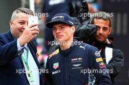 Max Verstappen (NLD) Red Bull Racing with fan. 14.07.2017. Formula 1 World Championship, Rd 10, British Grand Prix, Silverstone, England, Practice Day.
