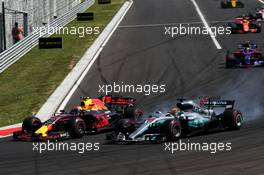 (L to R): Max Verstappen (NLD) Red Bull Racing RB13 and Lewis Hamilton (GBR) Mercedes AMG F1 W08 battle for position. 30.07.2017. Formula 1 World Championship, Rd 11, Hungarian Grand Prix, Budapest, Hungary, Race Day.