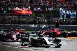 Lewis Hamilton (GBR) Mercedes AMG F1 W08 leads at the start of the race. 03.09.2017. Formula 1 World Championship, Rd 13, Italian Grand Prix, Monza, Italy, Race Day.