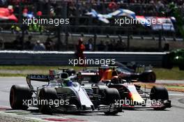 Felipe Massa (BRA) Williams FW40 and Max Verstappen (NLD) Red Bull Racing RB13 battle for position. 03.09.2017. Formula 1 World Championship, Rd 13, Italian Grand Prix, Monza, Italy, Race Day.