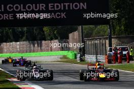 Daniel Ricciardo (AUS) Red Bull Racing RB13 and Kevin Magnussen (DEN) Haas VF-17 battle for position. 03.09.2017. Formula 1 World Championship, Rd 13, Italian Grand Prix, Monza, Italy, Race Day.