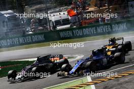 Romain Grosjean (FRA) Haas F1 Team VF-17, Pascal Wehrlein (GER) Sauber C36, and Jolyon Palmer (GBR) Renault Sport F1 Team RS17, battle for position. 03.09.2017. Formula 1 World Championship, Rd 13, Italian Grand Prix, Monza, Italy, Race Day.