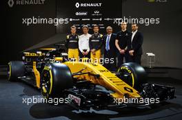 (L to R): Nico Hulkenberg (GER) Renault Sport F1 Team; Pepijn Richter, Microsoft Director of Product Marketing; Jolyon Palmer (GBR) Renault Sport F1 Team; Mandhir Singh, Castol COO; Sergey Sirotkin (RUS) Renault Sport F1 Team Third Driver; Tommaso Volpe, Infiniti Global Director of Motorsport, and the Renault Sport F1 Team RS17. 21.02.2017. Renault Sport Formula One Team RS17 Launch, Royal Horticultural Society Headquarters, London, England.