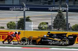 Sergey Sirotkin (RUS) Renault Sport F1 Team RS17 Third Driver stopped in the first practice session. 28.04.2017. Formula 1 World Championship, Rd 4, Russian Grand Prix, Sochi Autodrom, Sochi, Russia, Practice Day.