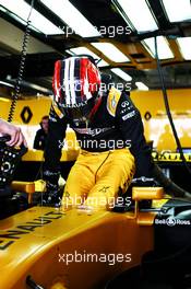 Nico Hulkenberg (GER) Renault Sport F1 Team RS17. 28.04.2017. Formula 1 World Championship, Rd 4, Russian Grand Prix, Sochi Autodrom, Sochi, Russia, Practice Day.