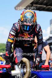 Carlos Sainz Jr (ESP) Scuderia Toro Rosso STR12 on the grid. 30.04.2017. Formula 1 World Championship, Rd 4, Russian Grand Prix, Sochi Autodrom, Sochi, Russia, Race Day.
