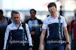 (L to R): Paddy Lowe (GBR) Williams Chief Technical Officer with Rob Smedley (GBR) Williams Head of Vehicle Performance. 29.04.2017. Formula 1 World Championship, Rd 4, Russian Grand Prix, Sochi Autodrom, Sochi, Russia, Qualifying Day.